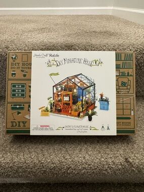 Rolife DIY Miniature House - Cathy’s Flower House (NEW)